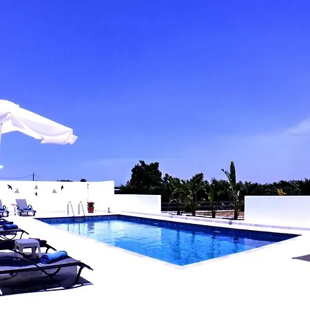 Xenos 4 - Luxury With Private Swimming Pool Near The Sea Tigaki