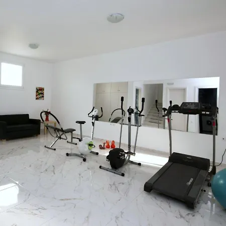 Hotel Xenos 4 - Luxury With Private Swimming Pool Near The Sea 4*