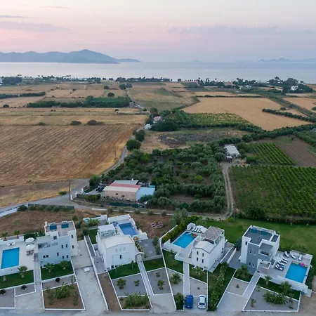 Hotel Xenos 4 - Luxury With Private Swimming Pool Near The Sea 4*