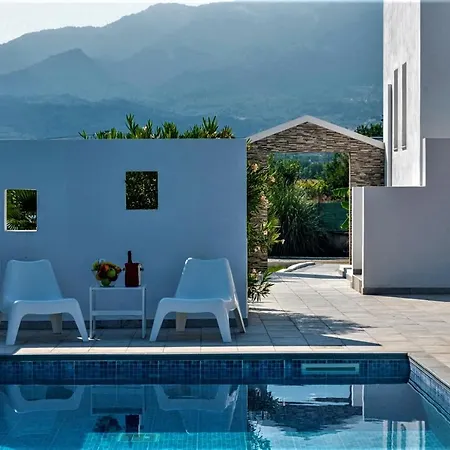 Xenos 4 - Luxury With Private Swimming Pool Near The Sea Tigaki