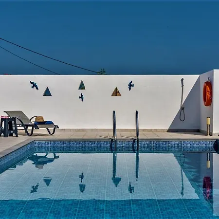Hotel Xenos 4 - Luxury With Private Swimming Pool Near The Sea 4*